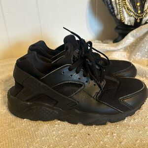 NIKE Air Huarache Run Triple Black Shoes Sneakers  7Y 40 8.5 Womens